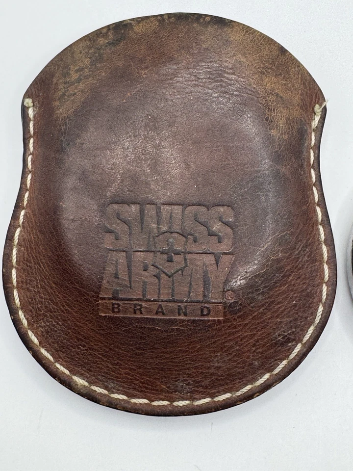 SWISS ARMY POCKET WATCH AND ORIGINAL LEATHER POUCH AND NEW BATTERY VINTAGE - Image 3 of 4