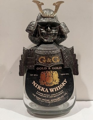 Nikka Whisky G&G Murasame Kabuto Samurai Helm und Rüstungsbezug & leere Flasche
