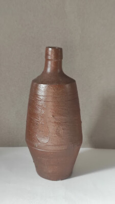 Alte Steinzeugflasche mit Olivenöl, Steinzeugvase, Portugal