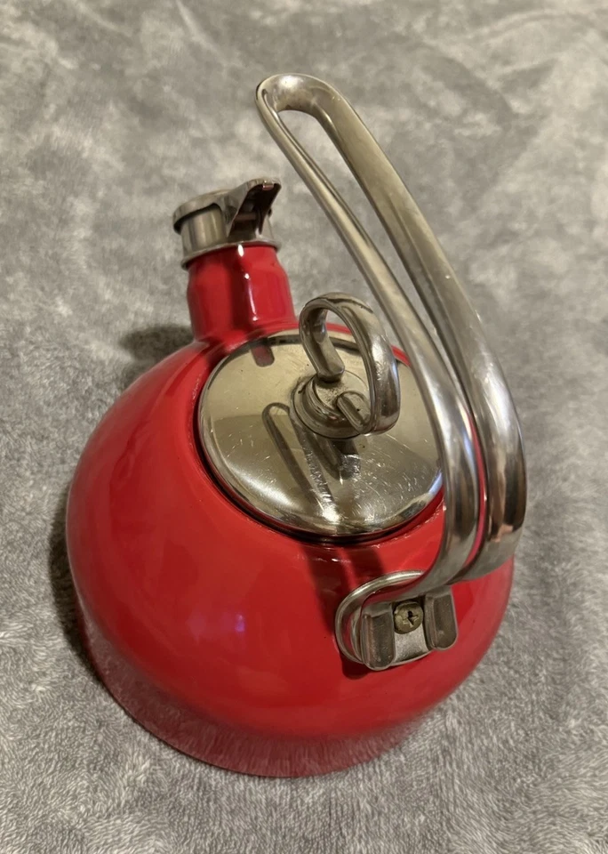 Chantal Limited Edition 1.8QT Classic Tea kettle Apple Red Harmonica Whistle - Image 3 of 4