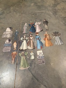 Zestaw antycznych papierowych lalek i mebli 1800-tych