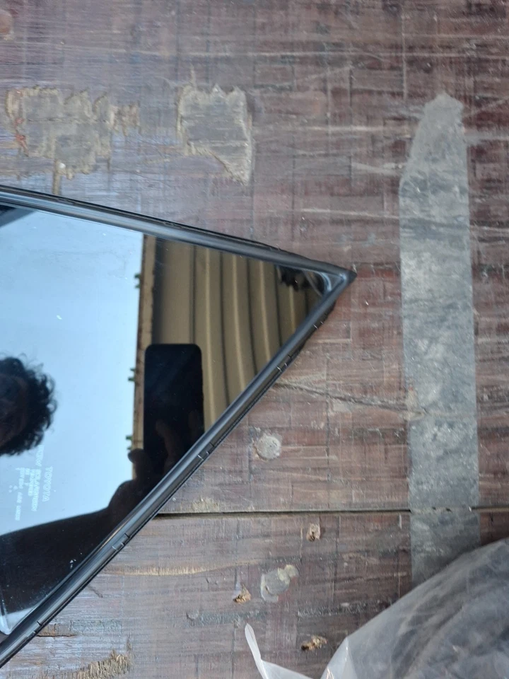 Toyota Corolla 2017 lado del conductor cuarto trasero ventana de vidrio Foto 2 de 4