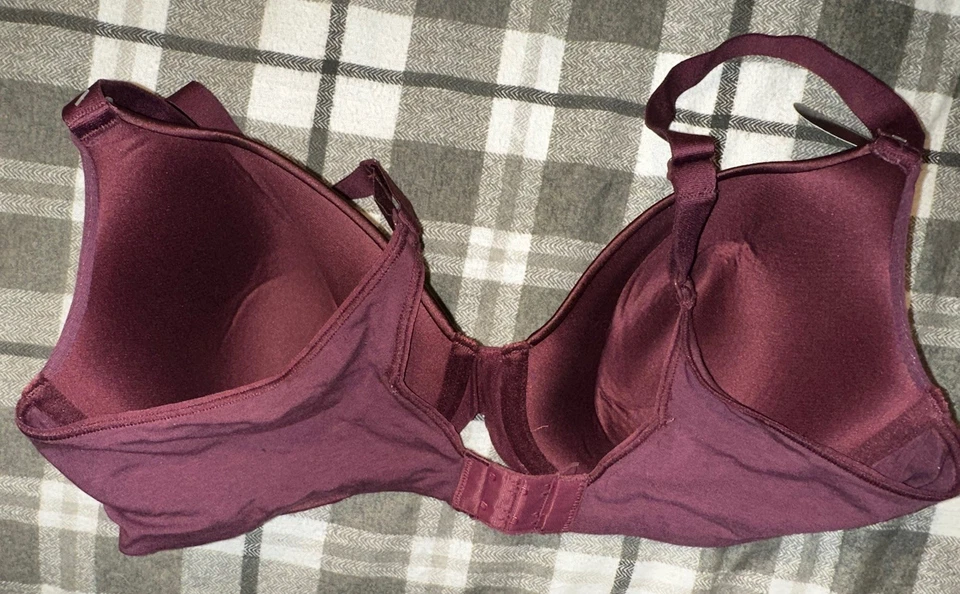 Nuevo con etiquetas Sujetador Camiseta Bali Sólido Con Aros Suave Confort 38D Borgoña Vino Foto 2 de 3