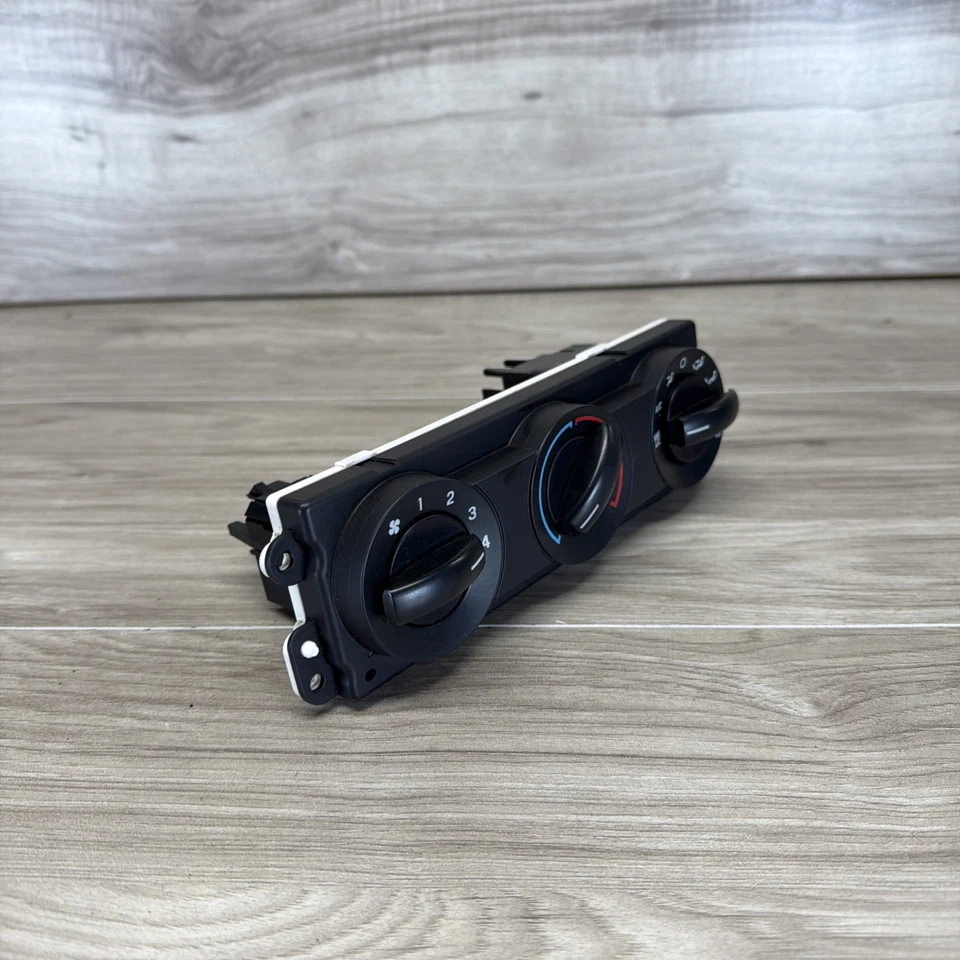 05 - 07 Ford F250 F350 Manual AC HVAC Climate Control Switch Unit 5C3H-19E764-AK - Image 2 of 4