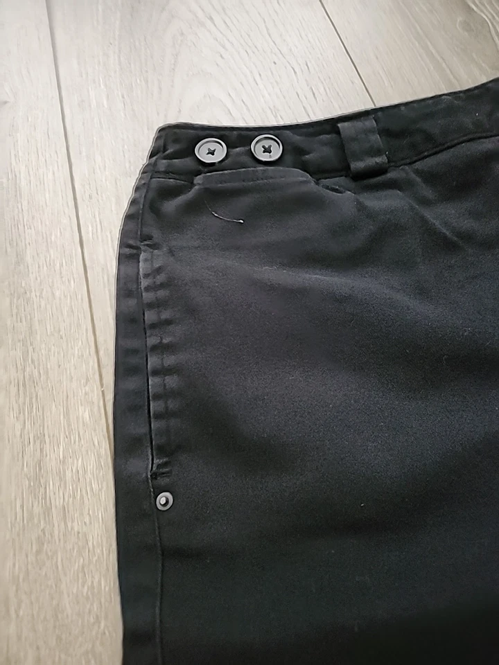 Bermudas Dressbarn para mujer 16 negras 36 x 12 elásticas tiro alto Foto 3 de 4