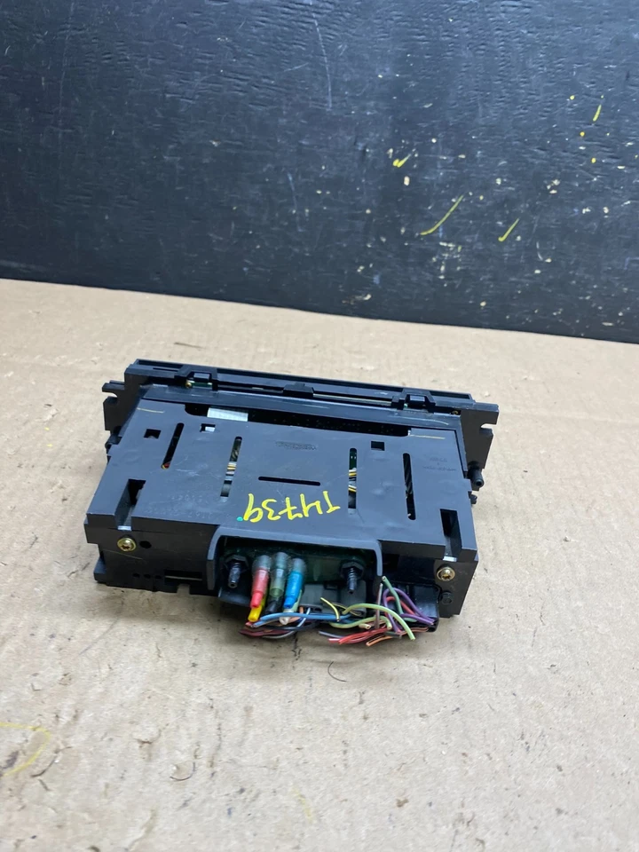 2003 to 2011 Ford Crown Victoria Marquis A/C Heater Climate Control t4739 DG - Image 4 of 4