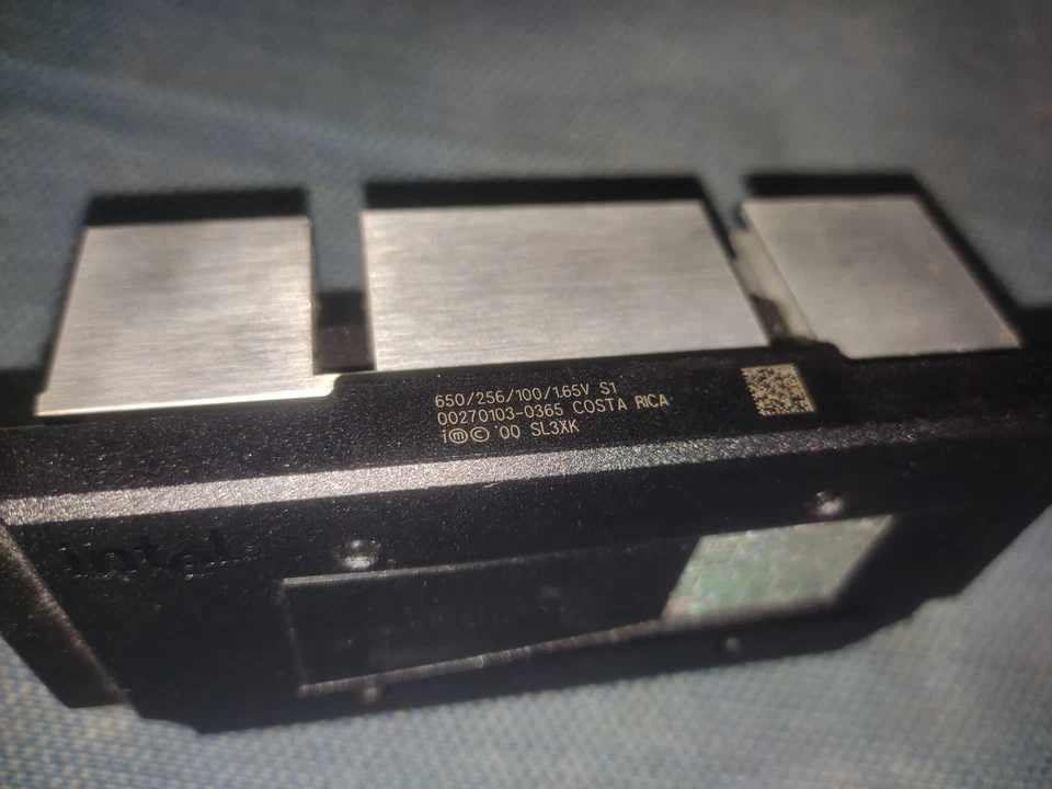 Intel Pentium III 650MHz Slot 1 Coppermine CPU Retro SL3XK - Immagine 4 di 4