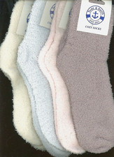 Fuzzy Socks 4 Pair Warm Cozy Women's sock size 9-11 New with Cards B3-B2