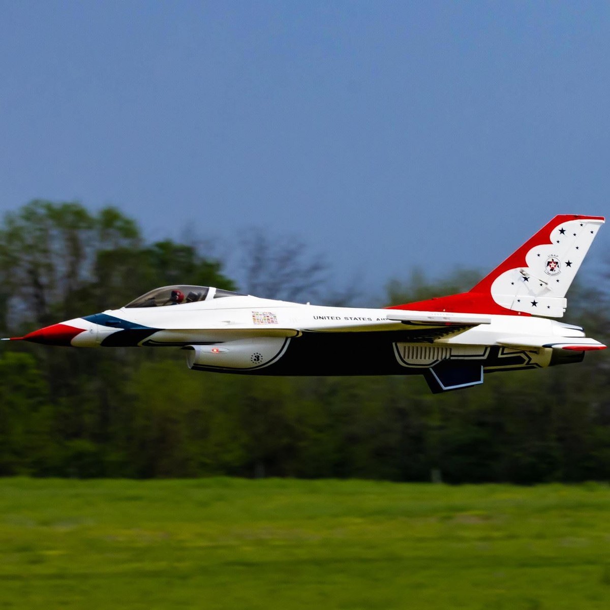 E-Flite EFL87950 F-16 Falcon Thunderbird 80mm EDF BNF-Basic E-Flite EFL87950 F-16 Falcon Thunderbird 80mm EDF BNF-Basic