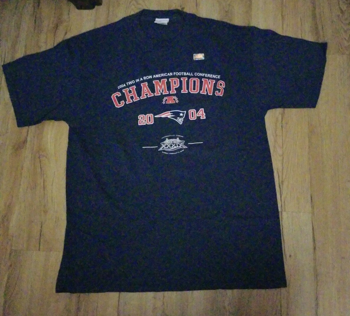 FILA New England Patriots Two In A Row 2005 Super Bowl XXXlX T Shirt Uomo Taglia Large