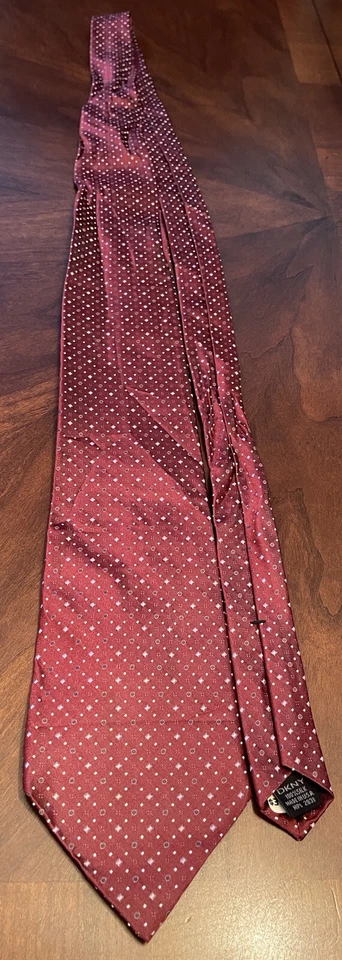 Cuello para hombre Dkny Borgoña 100 % Seda Hecho en Estados Unidos Foto 3 de 4
