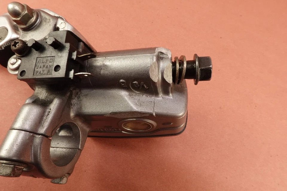 Главный цилиндр правого переднего тормоза 1994-1997 Honda Interceptor 750 VFR750F - Изображение 3 из 4