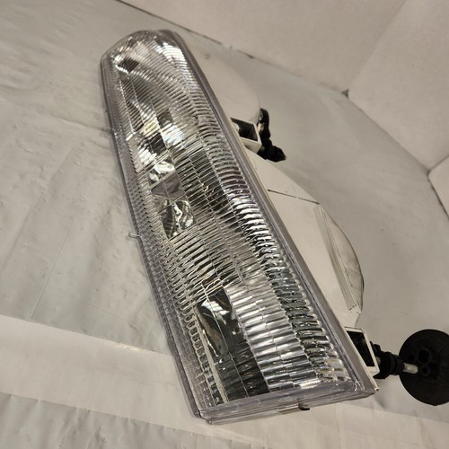 Headlight Halogen Driver Side For Ford Crown Victoria 1992-1997 With New Bulbs - Picture 2 of 19