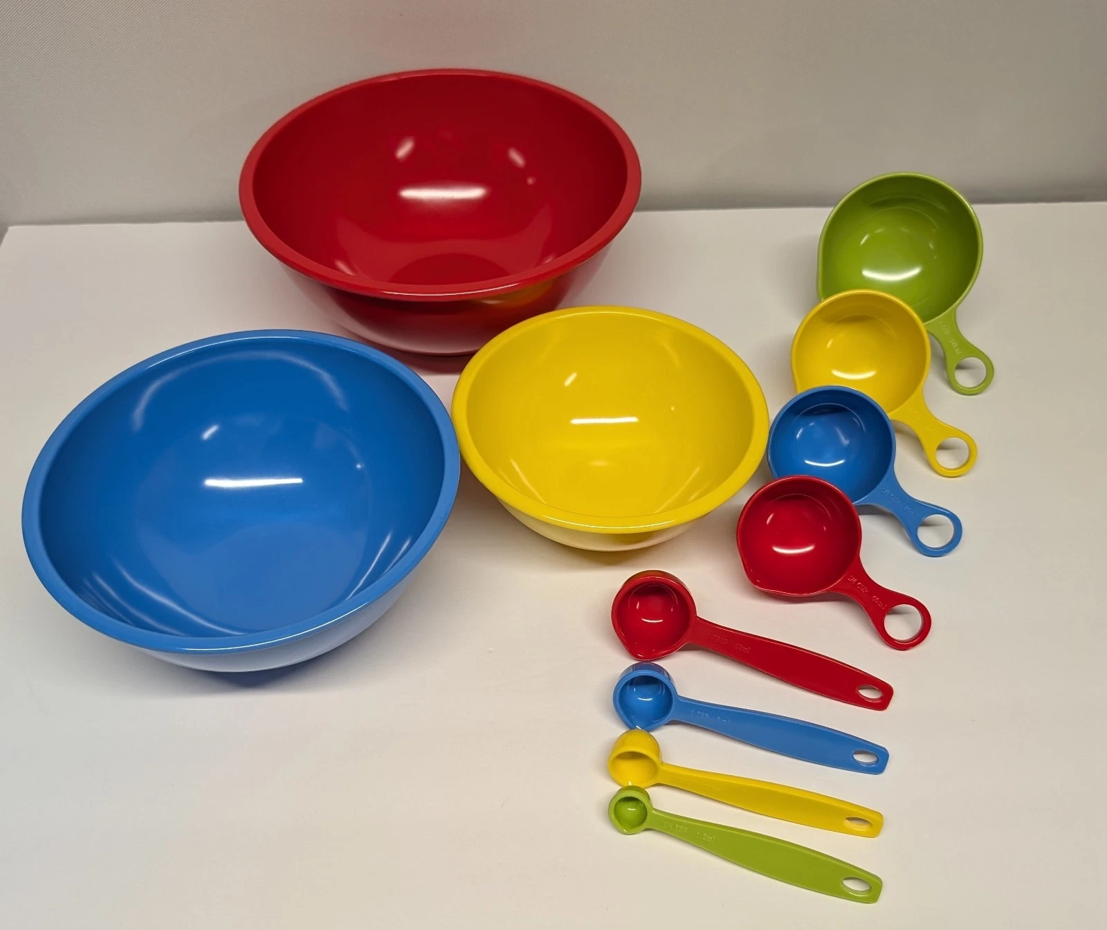 Martha Stewart Collection Melamine Nesting Bowls Measuring Cups & Spoons 2011