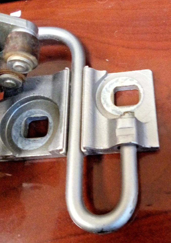 Bisagra de puerta inferior trasera derecha Pontiac Grand Prix 2004-08 FC-44DG Foto 2 de 4