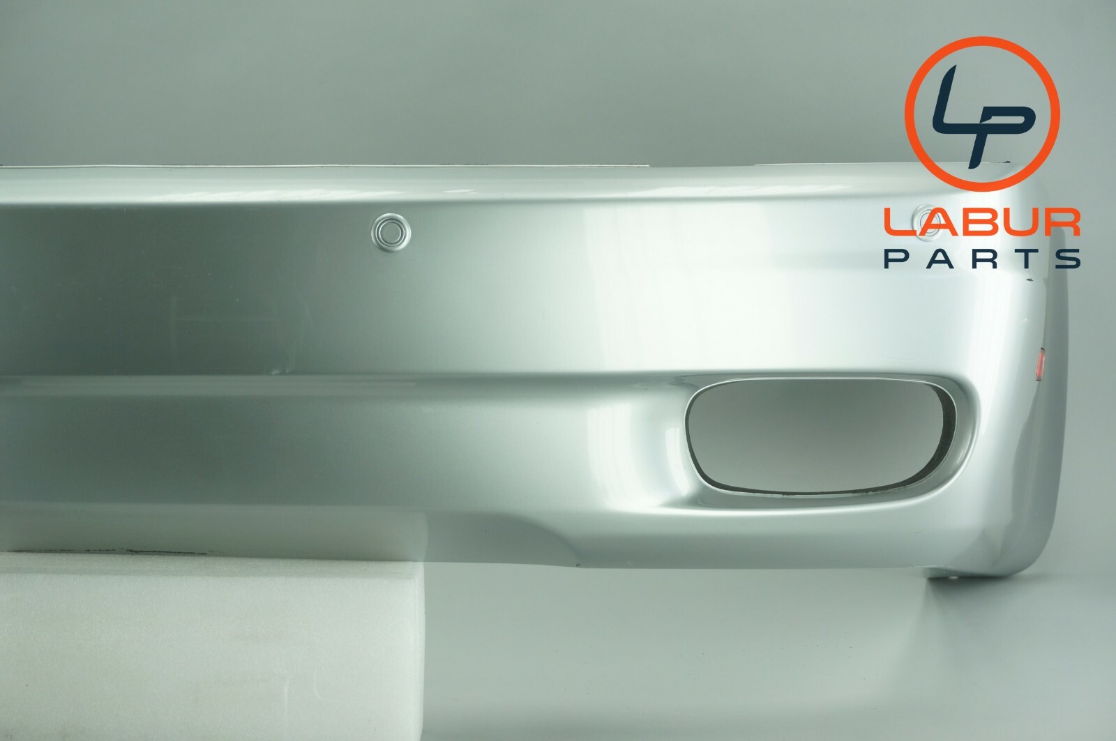 M139 03-08 Maserati Quattroporte Rear Bumper Cover w/ Parking Sensor BR349