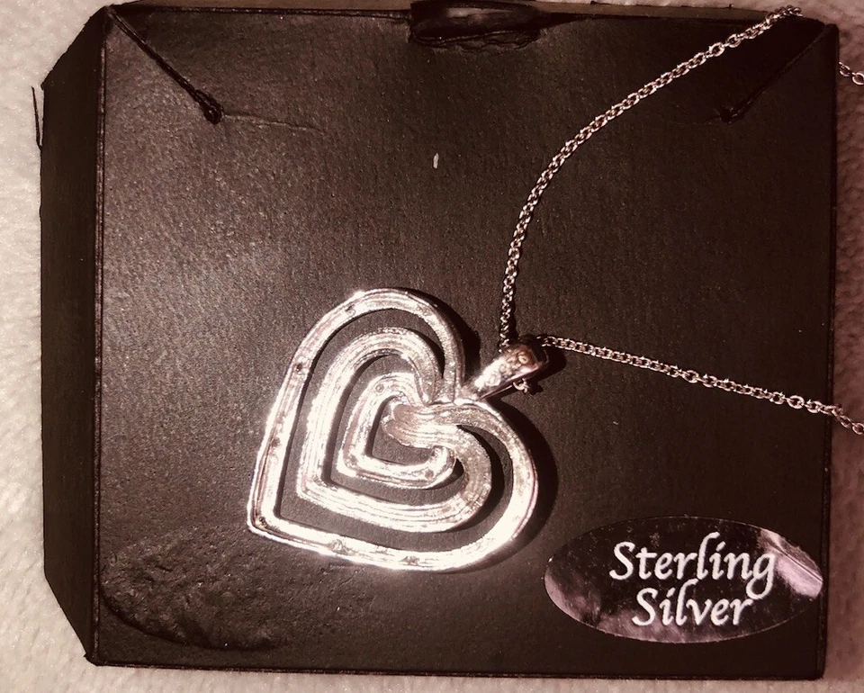 Collar de plata de ley de 18" colgante de diamantes triple corazón Macy diestro 1/10 ctw NUEVO Foto 3 de 4