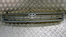 GENUINE 2005 TOYOTA HIACE FRONT GRILL RADIATOR 53111-26321 (DAMAGE)