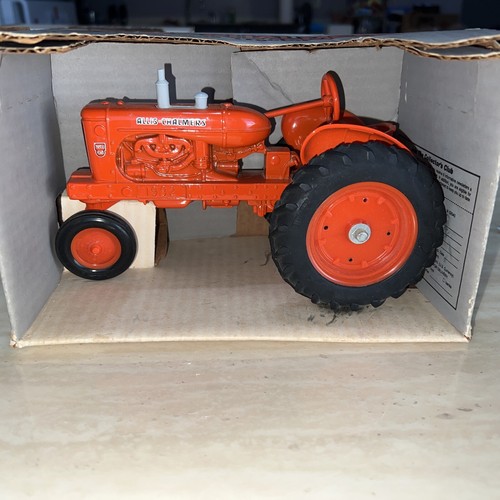 Ertl Allis-Chalmers WD-45 Antique Tractor Diecast 1:16 - Picture 2 of 8