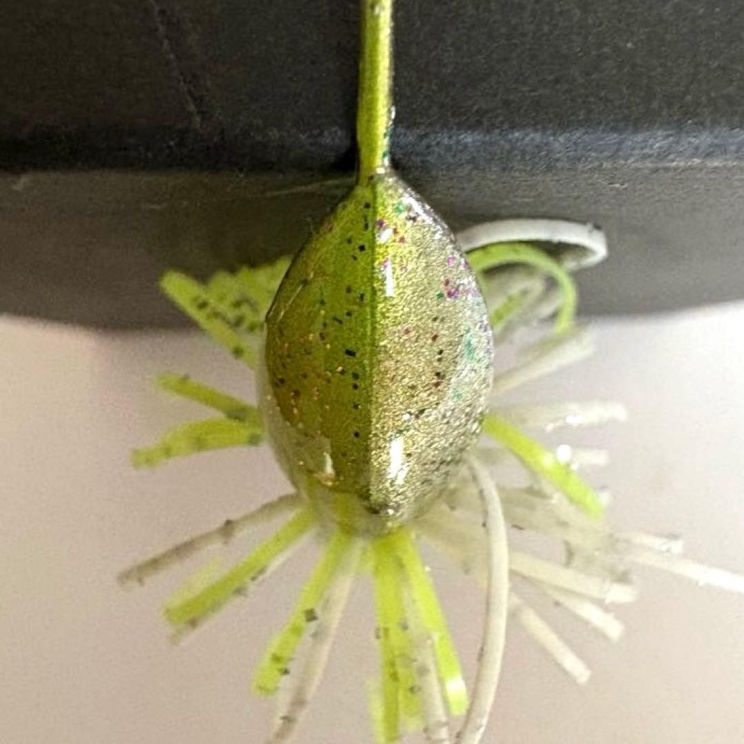 Megabass V Flat MS002 Spinnerbait with Hildebrand Premium #5 Blade, Rare, Unused - Image 2