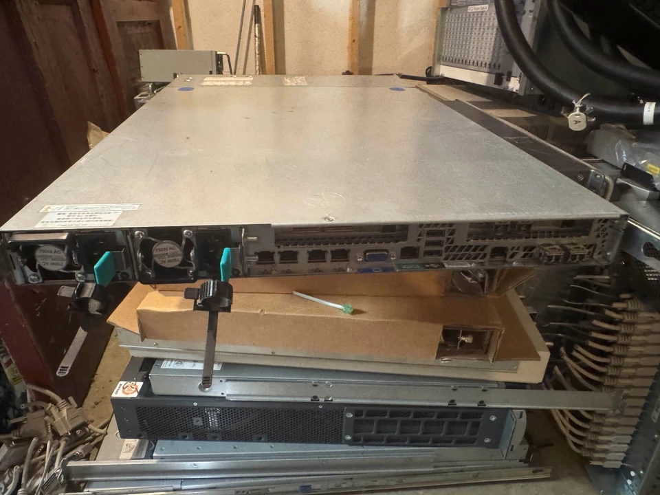 EMC KYBFP E5-2658(x2) @2.1GHz 256GB RAM NO HDD w/ Rails USED - Image 3 of 4