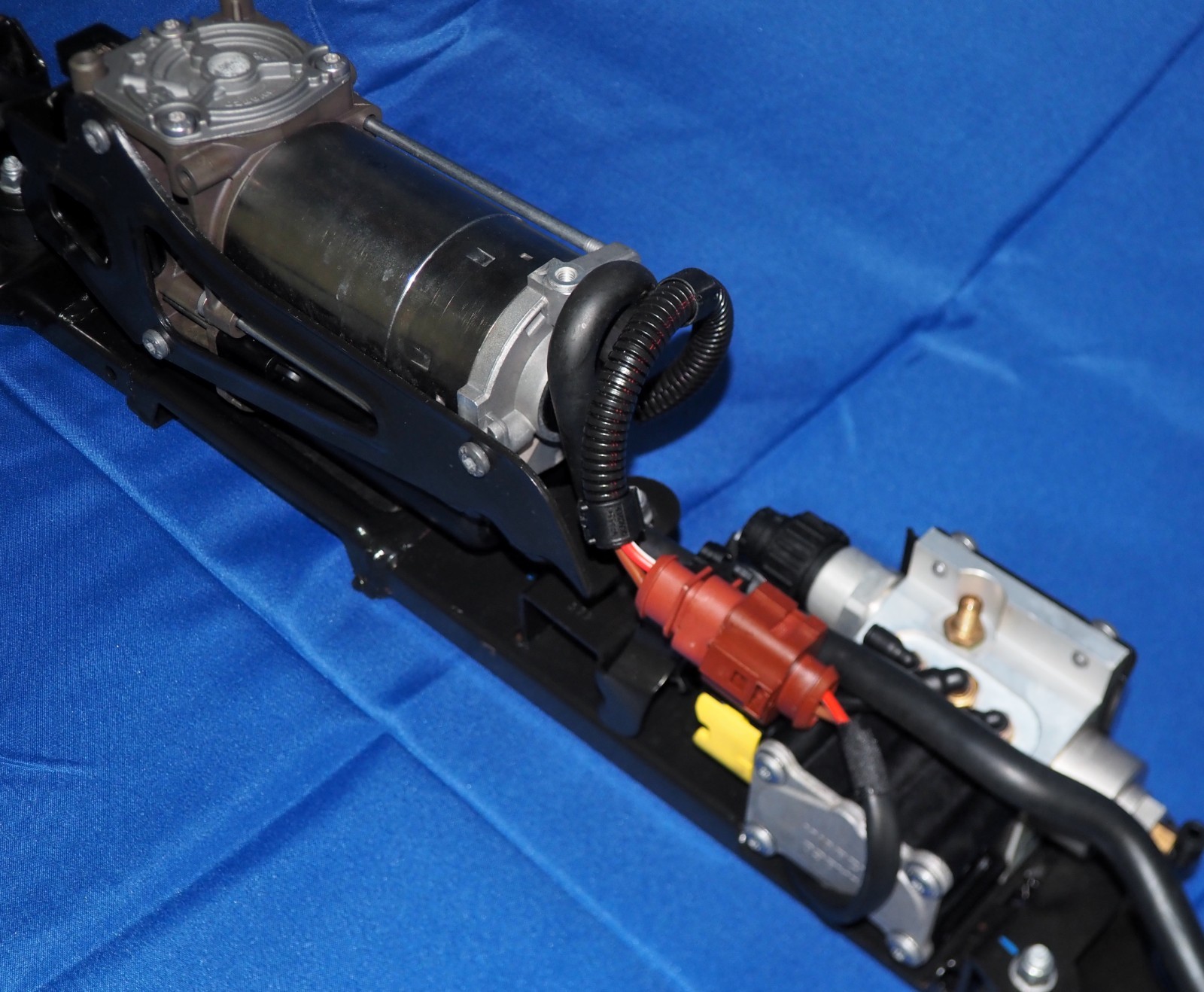 Lamborghini Huracan 2015-2024 Front Air pump P/N 4T0616007A