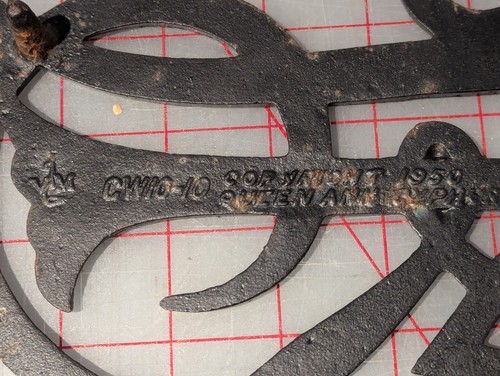 Large Vtg 1950 Williamsburg VA Metalcrafters Queen Ann Cypher Cast Iron Trivet-D - Picture 3 of 3