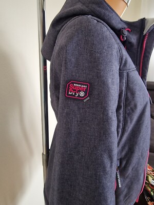 Superdry Damen Softshelljacke mit Plüschfutter indigo-neonpink