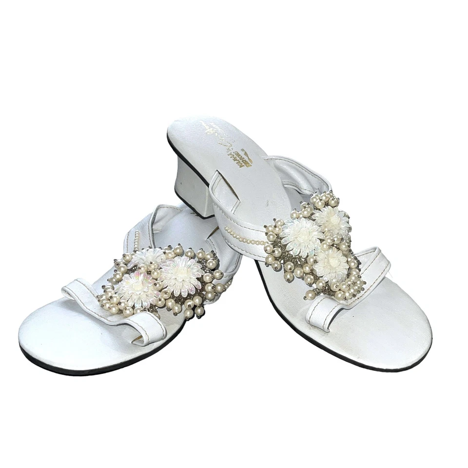 "Sandalias vintage Kamaa Fashions Carlton para mujer con cuentas flores blancas tacón de 2""" Foto 2 de 4