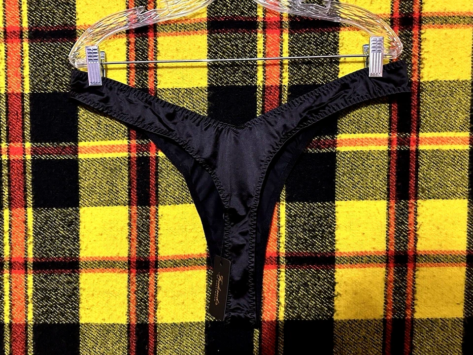 Tanga Bragas Frederick's of Hollywood Talla XXL Brillante Suave Negro Rojo Lote de 4 Foto 4 de 4