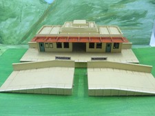 Hornby Dublo D1 Through Station platform building with end ramps