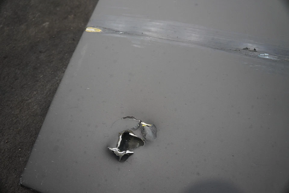 Painel de acabamento frontal direito do capô do motor 4874316 Chrysler Plymouth Prowler *Nota* - Imagem 2 de 4