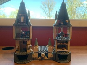 LEGO Harry Potter: Hogwarts (4867) Retired Set 99% Complete