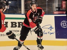 Jonas Woo signed 8x10 Medicine Hat Tigers With COA 🎆🎇🎆🎇