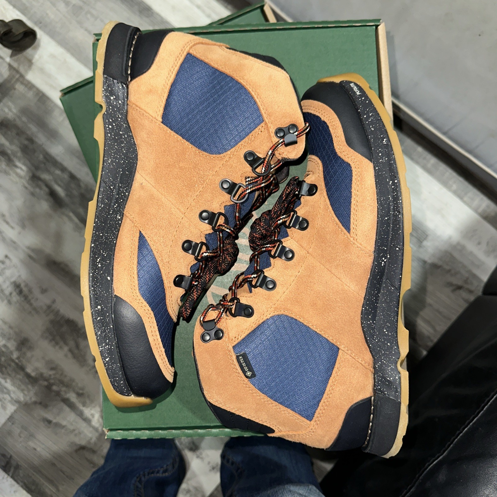 Danner Free Spirit Men's Brown/Navy Size 10.5 Hiking Boots New