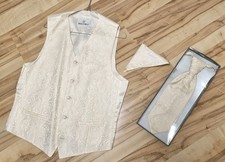 Wilvorst Hochzeit Weste Set mit Plastron Krawatte & Einstecktuch Creme  94/98