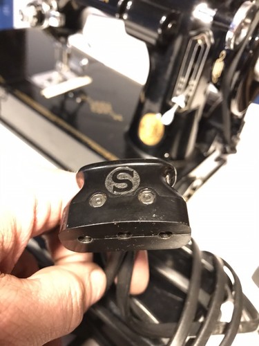 SINGER FEATHERWEIGHT SEWING MACHINE 221k 1948 + Extra Feet Case Black - Picture 16 of 22