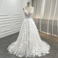 Modern Tulle Wedding Dresses V Neck 3D Flower Appliques Backless Bridal Gowns