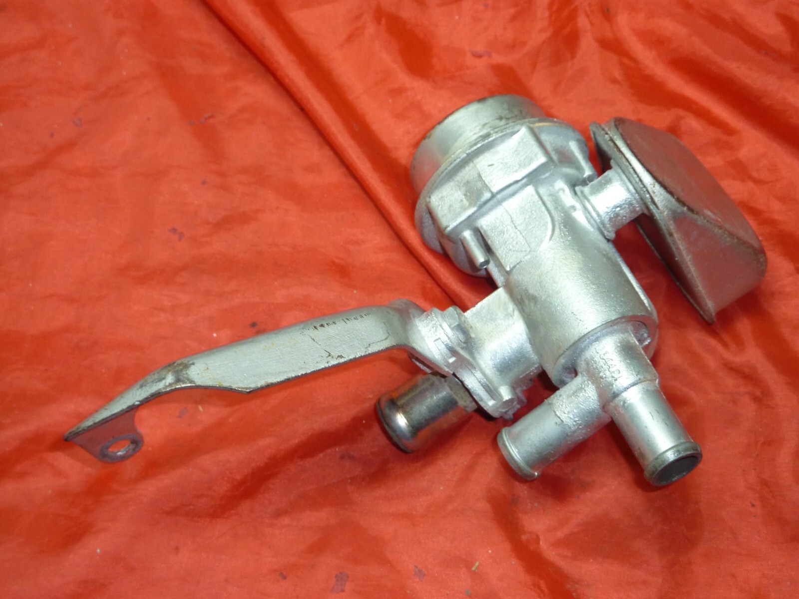 Chevrolet Smog AIR Pump Diverter Valve muffler Assembly with Bracket