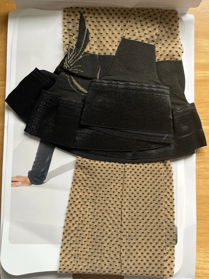 Wolford ultra feminine stay-ups with bow effect colour Sahara/Black size Medium - Image 3 of 4