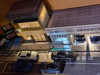 1:64 Diorama Parkplatz Modell mit LED Lichit Diecast Garage Szene Vitrine DE