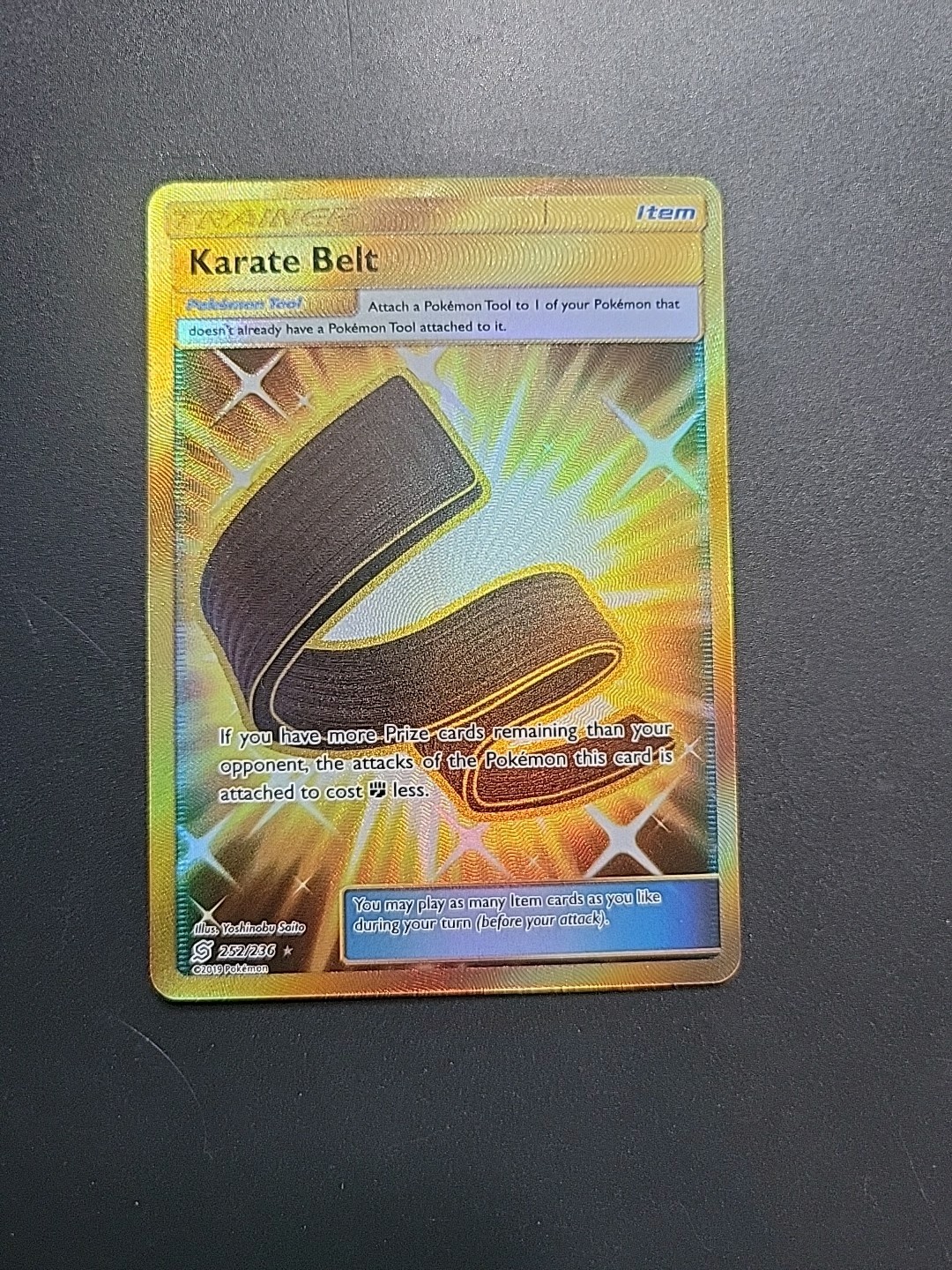 Karate Belt Trainer 252/236 Gold Secret Rare Pokémon 2019 Unified Minds