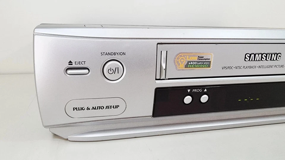 VIDEOREGISTRATORE VHS SAMSUNG SV-240X LETTORE CASSETTE VINTAGE FUNZIONANTE. - Immagine 2 di 4