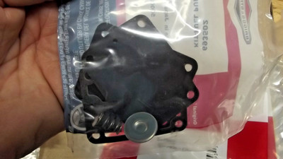 693502 BRIGGS AND STRATTON ENGINE FUEL PUMP REBUILD KIT GENUINE OEM H21