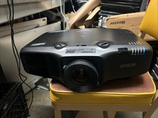 EPSON PowerLite 5535U 3LCD projector Lamp Hours 2060 Excellent