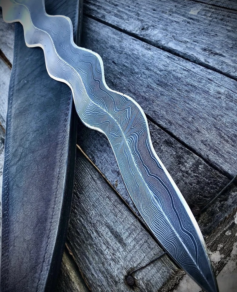 CUCHILLO DAGA KRIS DE ACERO DAMASCO HECHO A MANO PERSONALIZADO - IMPUESTO DE IMPORTACIÓN PAGADO POR EL VENDEDOR Foto 2 de 2
