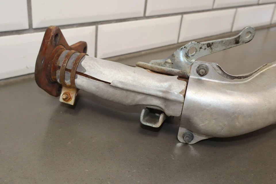 Toyota Supra MA70 1986 (7MGE no turbo) tubo de escape delantero OEM con protector térmico Foto 2 de 4