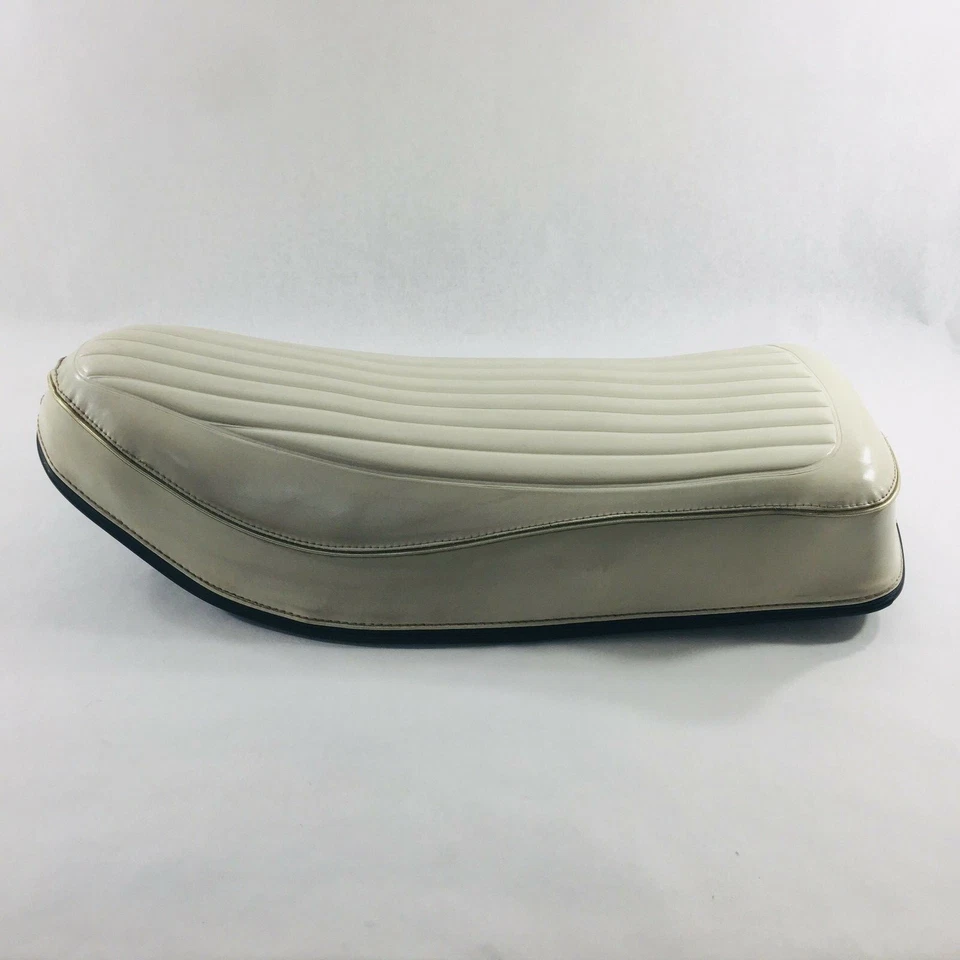 Asiento Buddy de montaje en cuadro Harley solo blanco acanalado  Foto 2 de 4