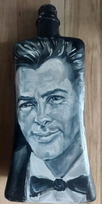MARCELLO MASTROIANNI LE DOLCE VITA 10'' GLASS PAINTED COLLECTORS EMPTY BOTTLE
