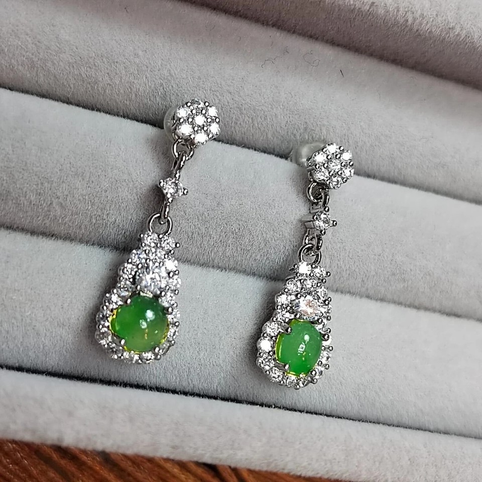 Beautiful Vintage Dangle Earring Round Cut Natural Green Jade Sterling